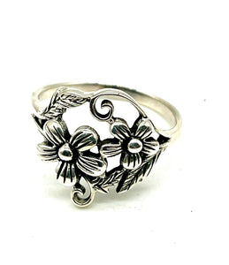 Flower ring with leaves around