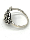 Flower ring with leaves around